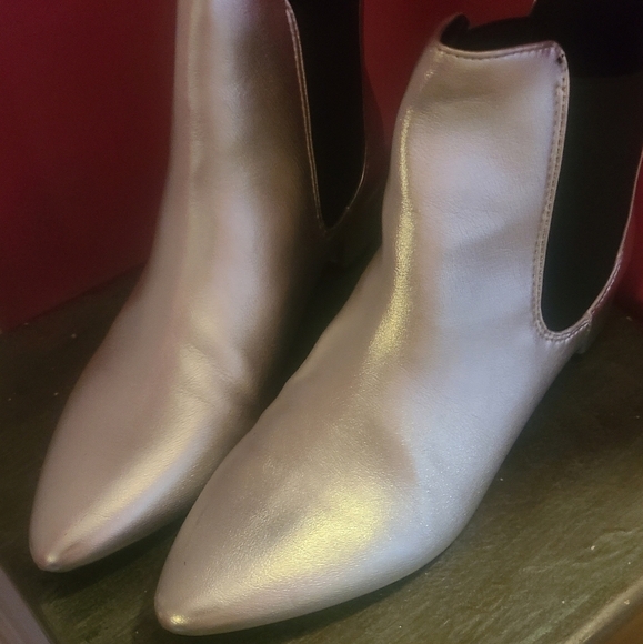 NWOT GORGEOUS UNION BAY SILVER BOOTS 7.5 - Picture 10 of 14